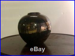 Vase boule de style Art Déco en céramique noir à décor argenté et doré