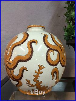 Vase boule en céramique émaillé style Art déco décor de pieuvre (Signé)