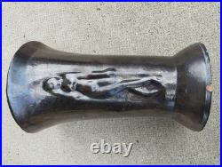 Vase céramique noire art deco nymphe decor relief menelika