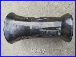 Vase céramique noire art deco nymphe decor relief menelika