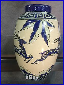 Vase en céramique émaillé style art déco a décor de gazelles (signé et numéroté)