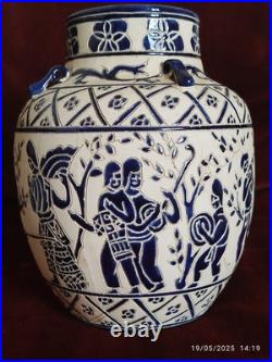 Vase en céramique fabriqué à Biên Hòa, Vietnam. Vers 1930, période Art Déco Vase en céramique fabriqué à Biên Hòa, Vietnam. Vers 1930, période Art Déco