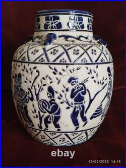 Vase en céramique fabriqué à Biên Hòa, Vietnam. Vers 1930, période Art Déco Vase en céramique fabriqué à Biên Hòa, Vietnam. Vers 1930, période Art Déco