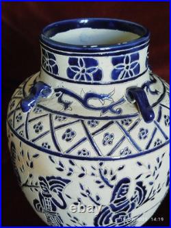 Vase en céramique fabriqué à Biên Hòa, Vietnam. Vers 1930, période Art Déco Vase en céramique fabriqué à Biên Hòa, Vietnam. Vers 1930, période Art Déco