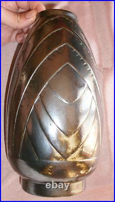 Vase géométrique ART DECO vers 1930 en céramique faïence, cachet à identifier