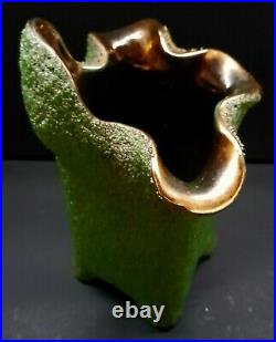 Vase très rare en céramique Perlé de vert et or signé L. Dage. Art déco