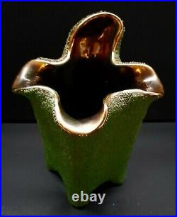 Vase très rare en céramique Perlé de vert et or signé L. Dage. Art déco