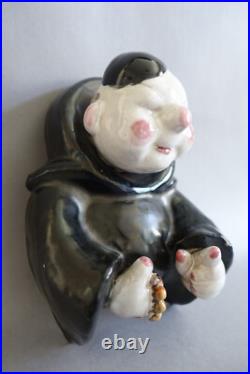 Walter Bosse (1904-1979) Austria sculpture murale figurant un moine au chapelet